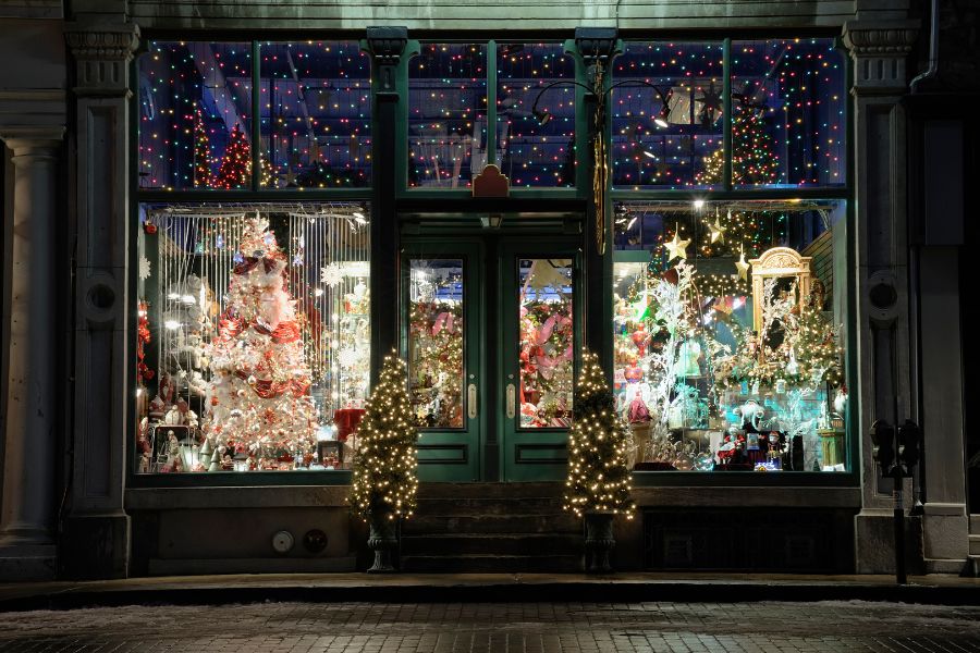 6 Holiday Retail Display Ideas to Try This Season