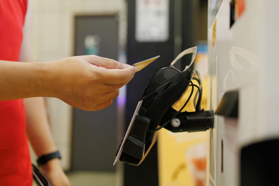 Avoiding waiting line with fast food POS system