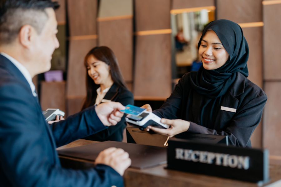 Bring the 5-stars game to your hotel with these 5 BigCommerce POS system for hotels